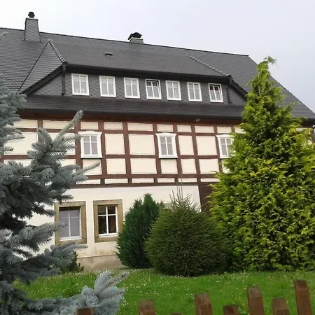 Holiday Apartment With 2 Bedrooms *